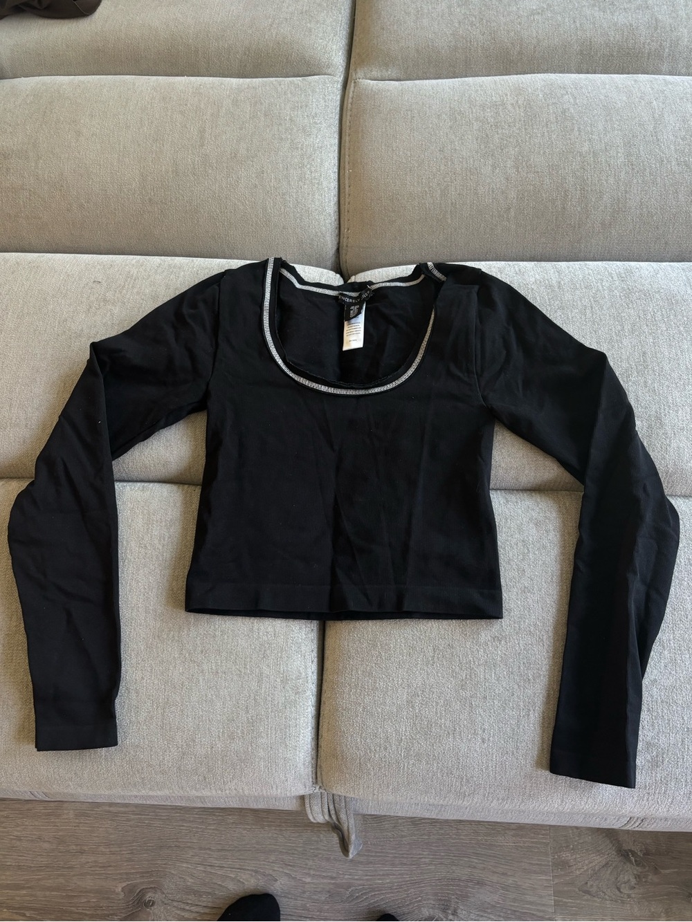 SINCERELY JULES Black Long-Sleeve Scoop Neck Women's Top